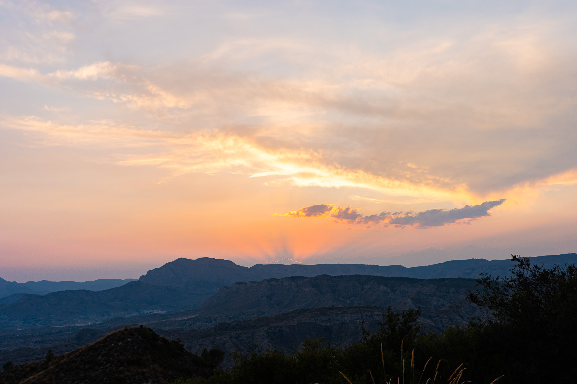 Atardecer sobre las montañas del entorno de Busot, Alicante